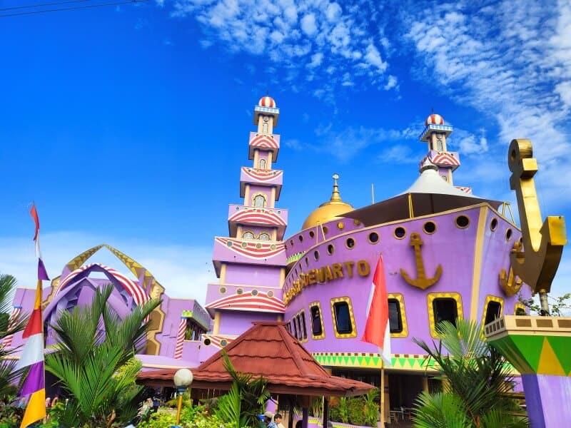 Masjid Perahu Cicurug, Masjid Ungu Viral di&nbsp;Sukabumi