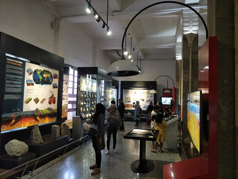 Museum Geologi Bandung, Wisata Sejarah Dengan Segala Koleksinya