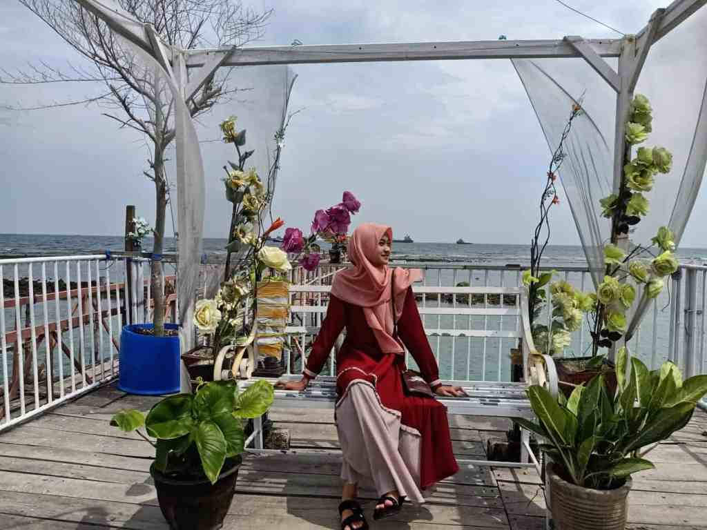 Keindahan Destinasi Wisata Pantai Kempala (Kemantren Paciran Lamongan)