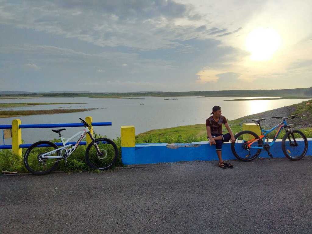 Taman Wisata Waduk Gondang, Pemandangan Menawan di Lamongan