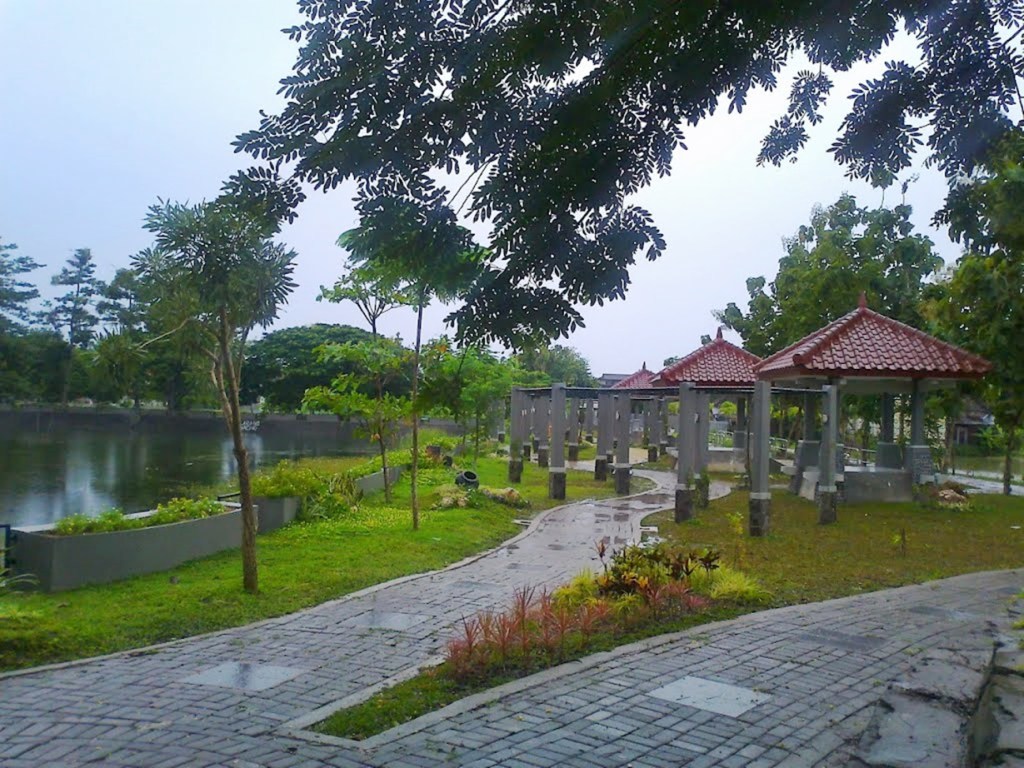 Wisata Danau yang Memikat, Taman Telaga Bandung Lamongan