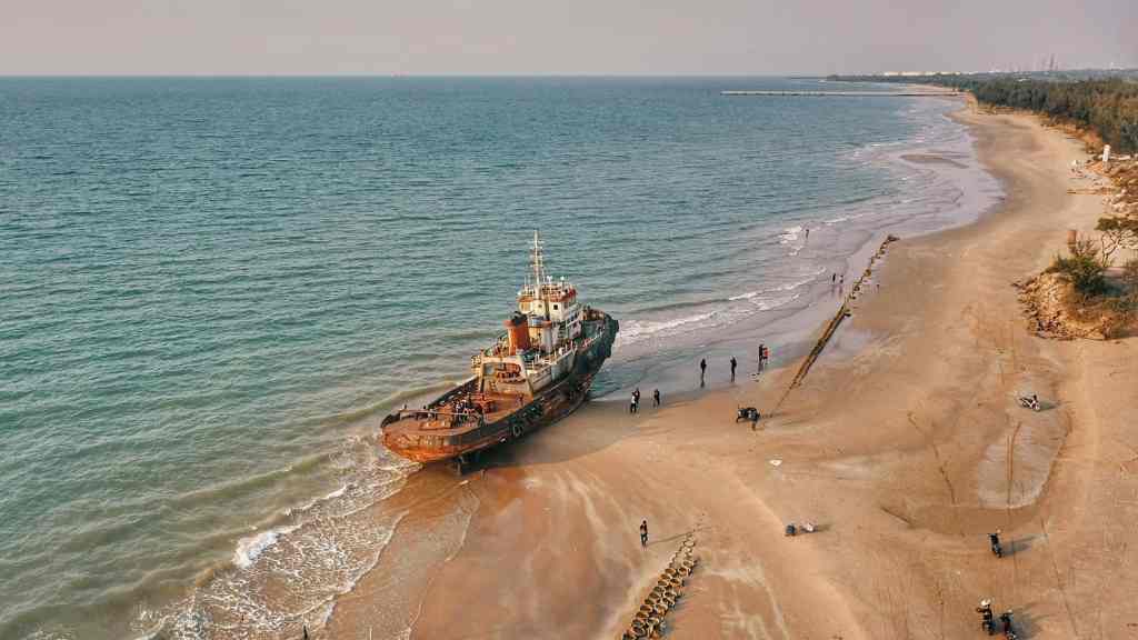 Pantai Surindah, Pemandangan Pantai Indah Menawan di Tuban Jawa Timur